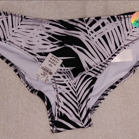 New Victoria Secrets Bathing Suits - Picture 7 of 7
